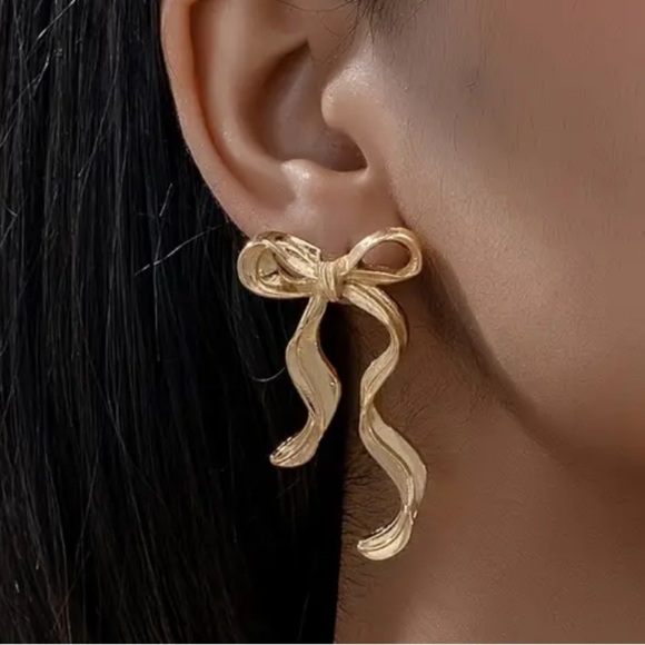Charming Bowknot Earrings - Picture 1 of 3